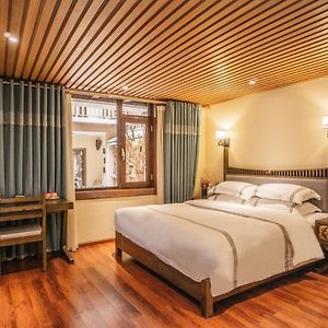 Comfort Queen Room